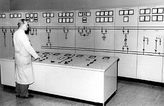 Elektroschaltwarte im 92-MW-Kraftwerk in den 50er-Jahren.